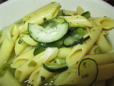cucumber mostaccioli pasta salad with vinegar